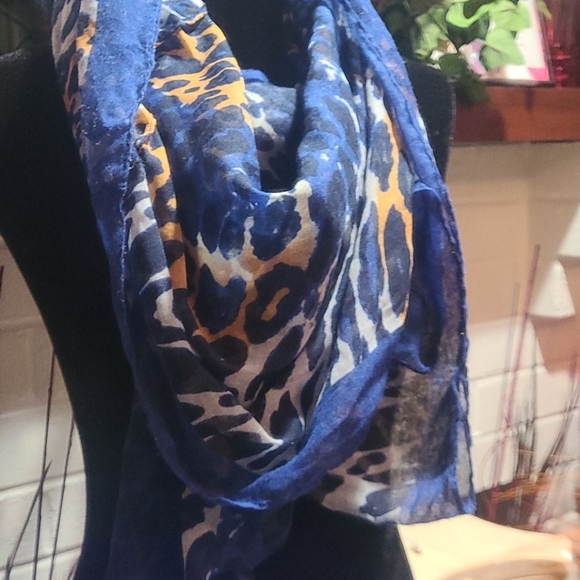 Scraf - Picture 3 of 4